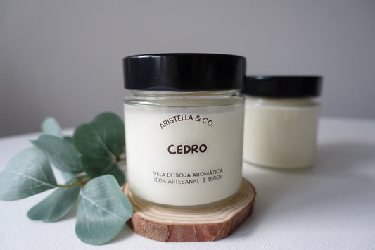 Vela de cedro